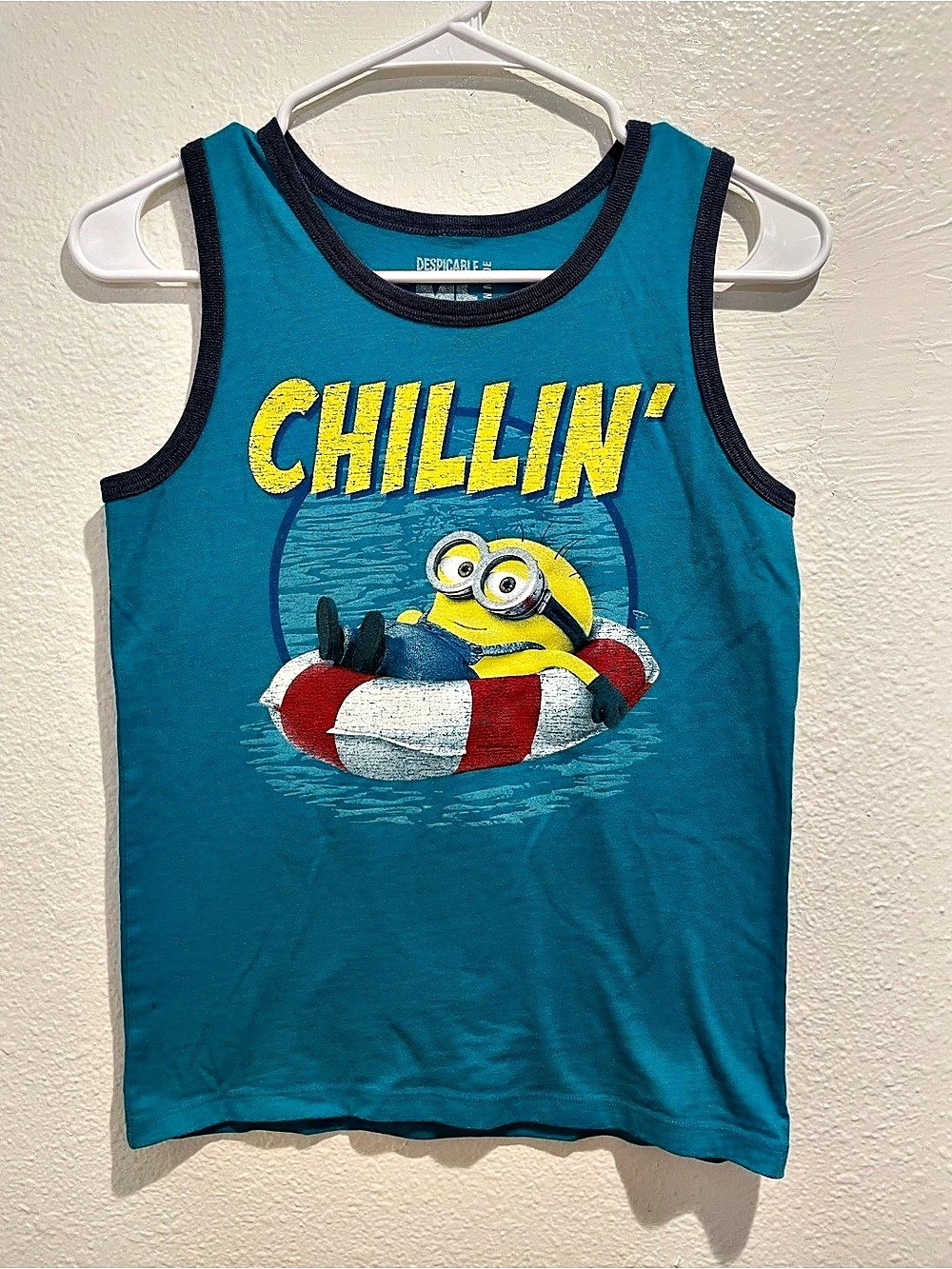Despicable Me Minion Chillin' Minion Graphic Tank Top Size Medium